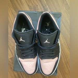Air Jordan’s 1 Lows black and light pink